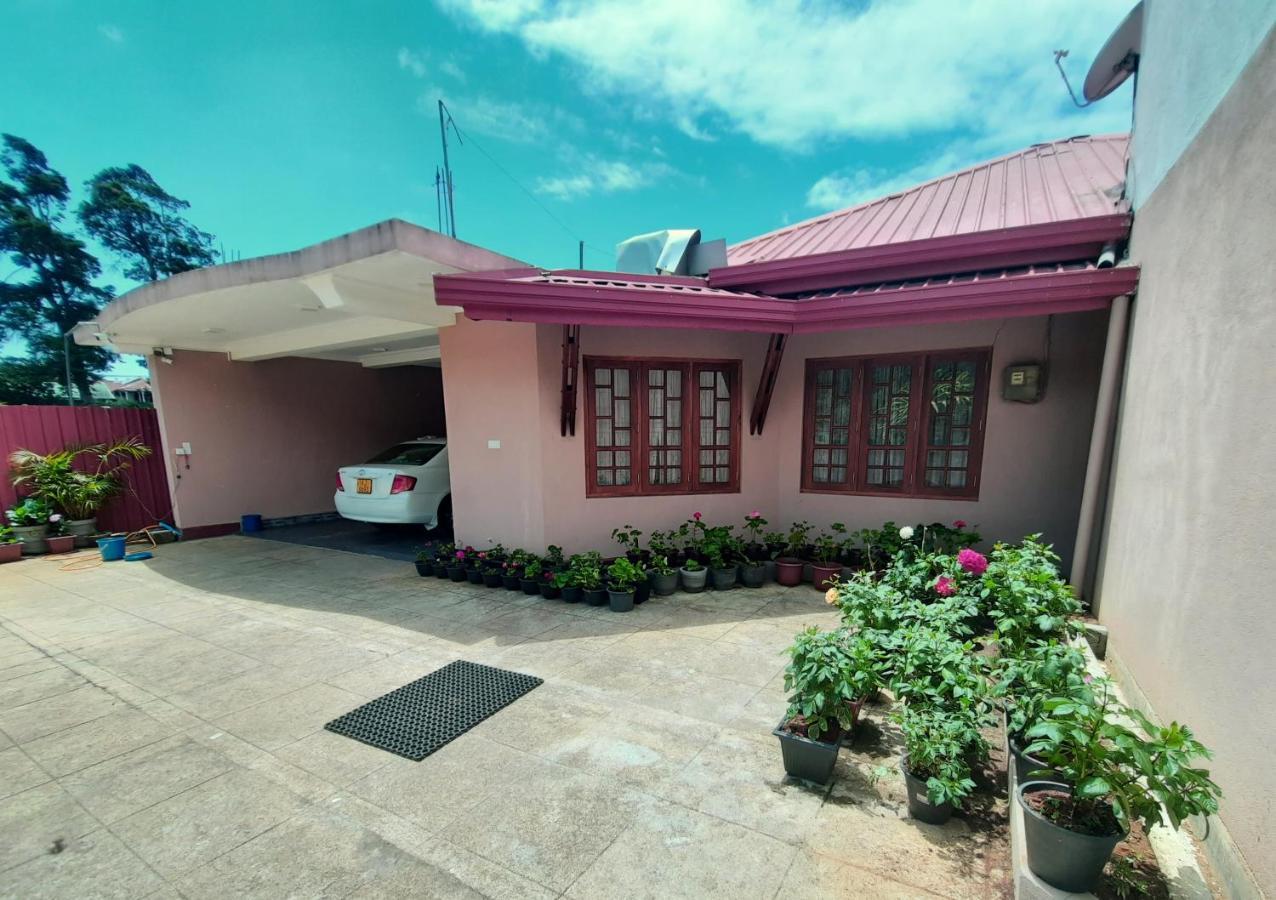 Thuvaraga Inn Nuwara Eliya Ngoại thất bức ảnh